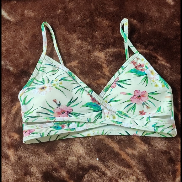 Jade Swim - Picture 1 of 3